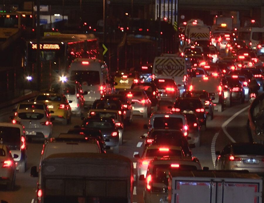 Kısıtlama öncesi İstanbul'da trafik yoğunluğu