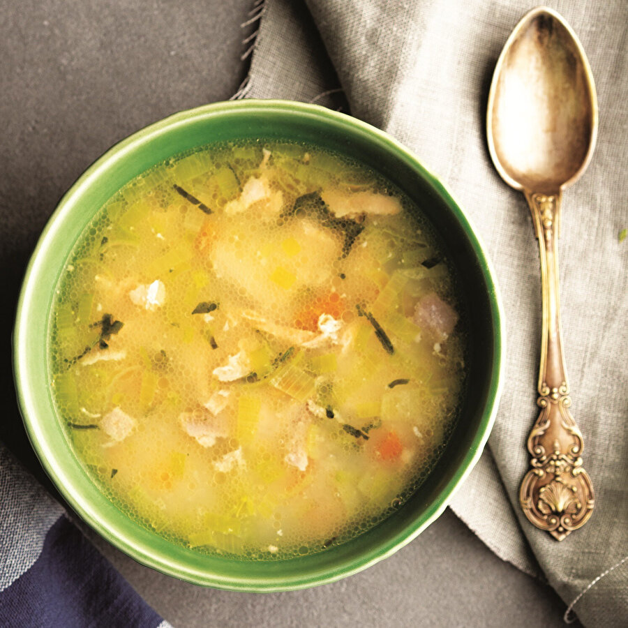 Pırasalı Somon Balığı Çorbası tarifi