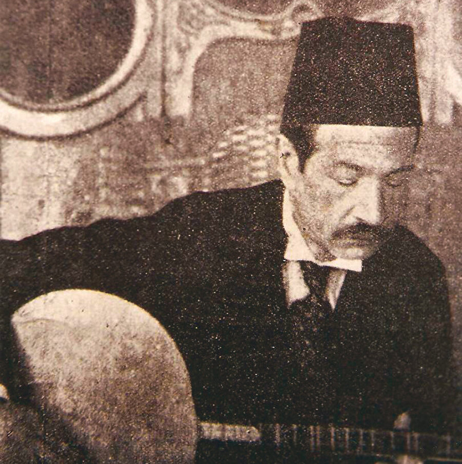 Zihnim bu devirden bu diyardan çok uzakta/Tanburi Cemil Bey çalıyor eski plakta