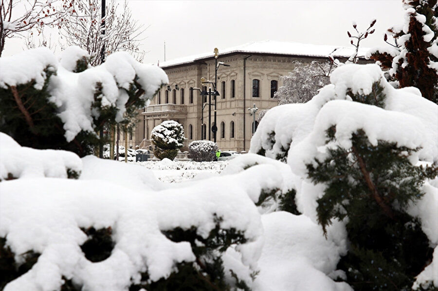 Sivas'ta yoğun kar yağışı etkili oldu