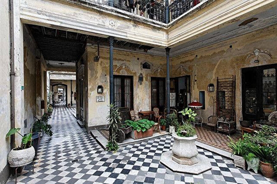 19. yüzyıl Casa Chorizo yapısının avluya bakan odaları.