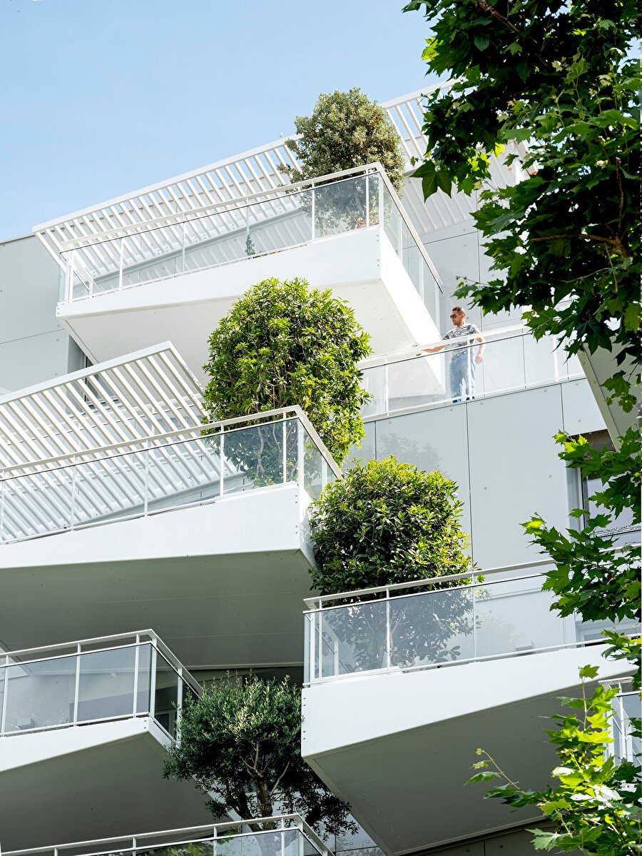 15 m² büyüklüğündeki balkonlar, kullanıcılar için ek oda ihtiyacını karşılıyor.