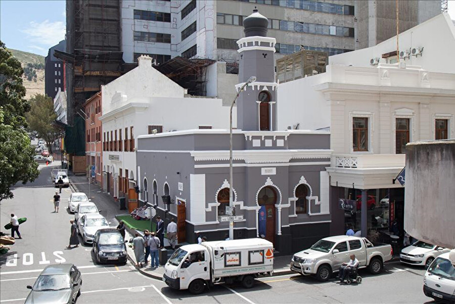 Güney Afrika Cumhuriyeti'nin başkenti Cape Town'da tadilatı TİKA tarafından yapılan Nur’ul Hamidiye Camii