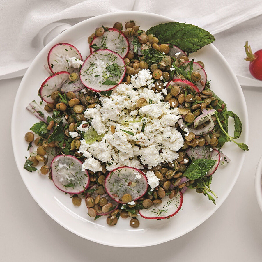 Lor Peynirli Yeşil Mercimek Salatası