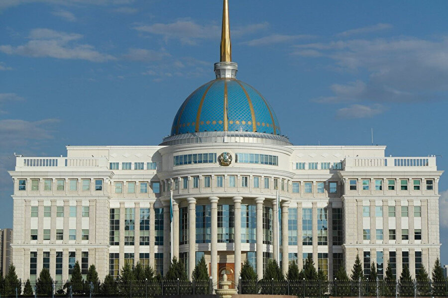 Kazakistan hükümeti, 15 Ocak'ta seçimin ardından yeni kabinenin oluşturulması için istifa etmişti.