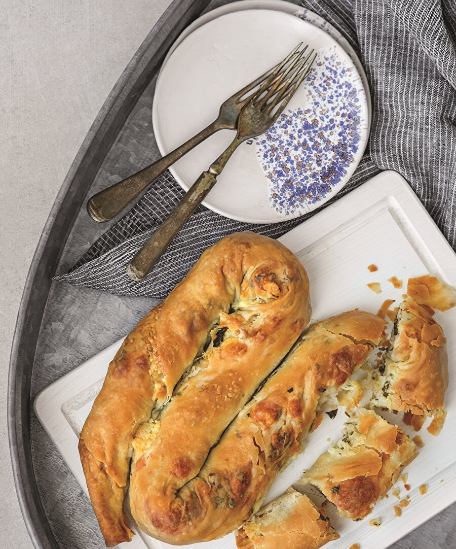 Kıymalı Kol Böreği