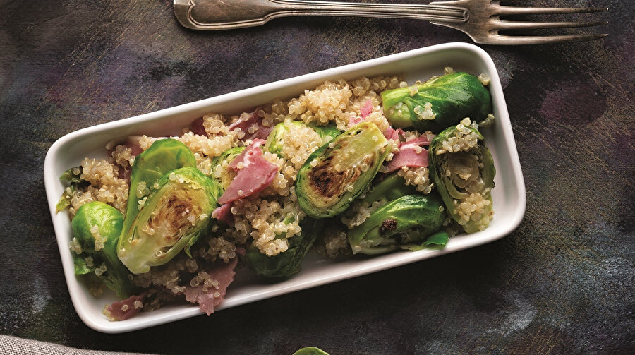 Kinoa ve Pastırmalı Brüksel Lahanası