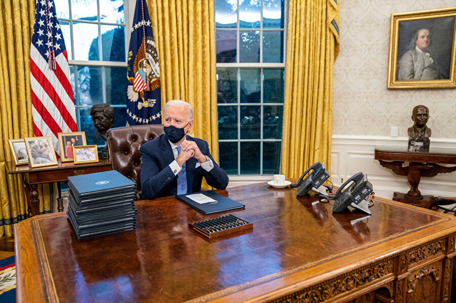 Başkan Biden Oval Ofis'te radikal değişikliklere gitti