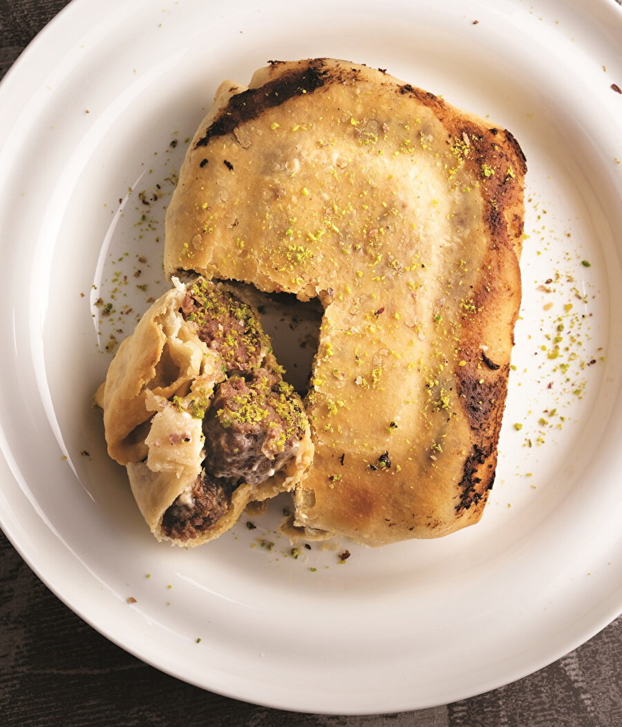 Fıstıklı Köfteli Kremalı Tart