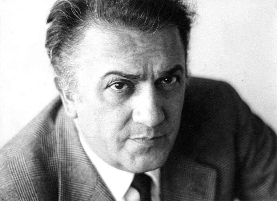 Federico Fellini, İtalyan film yönetmenidir.