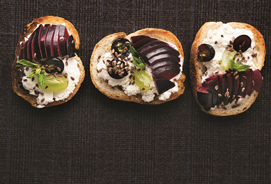 Eylül Meyveleri ile Ekmek Üstü