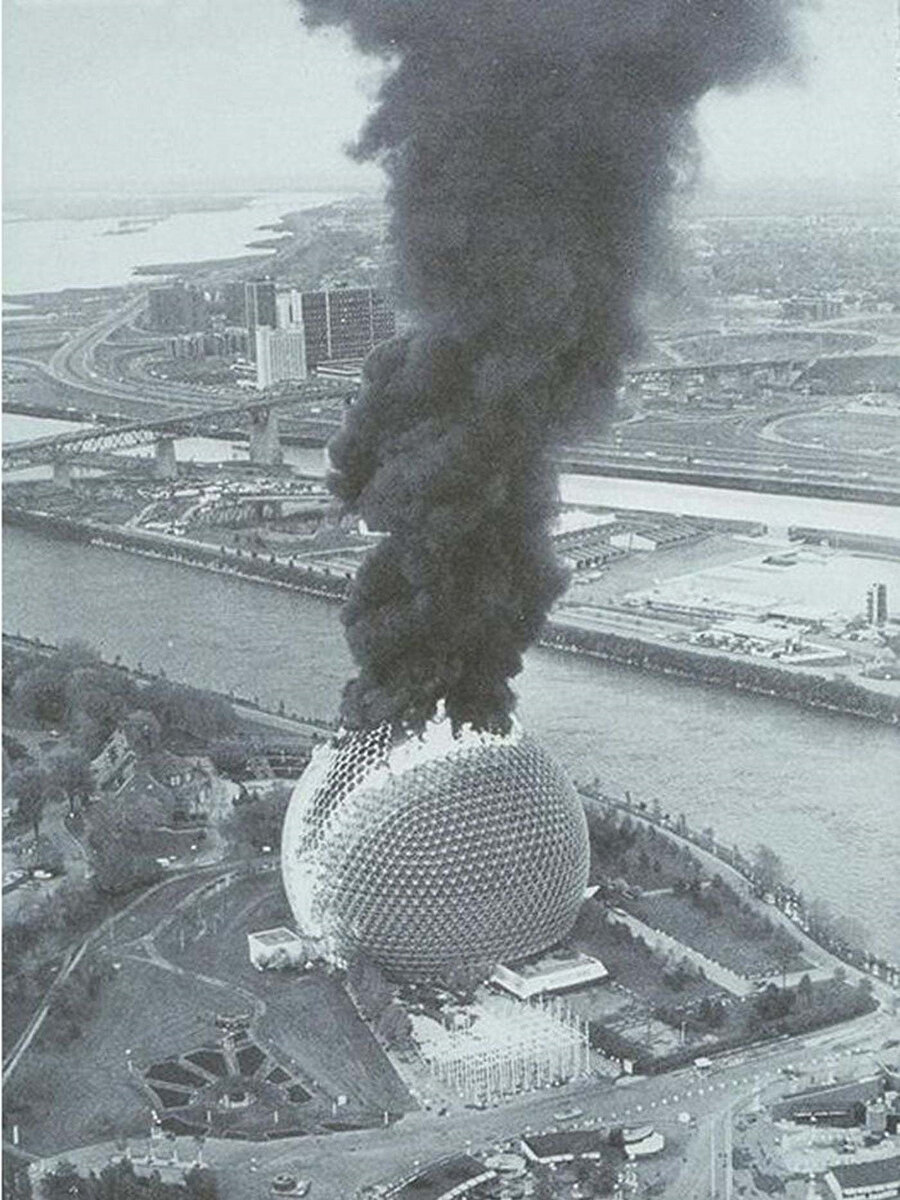 Biyosfer Montreal’ın, 1976 yılında çıkan yangından bir görsel.