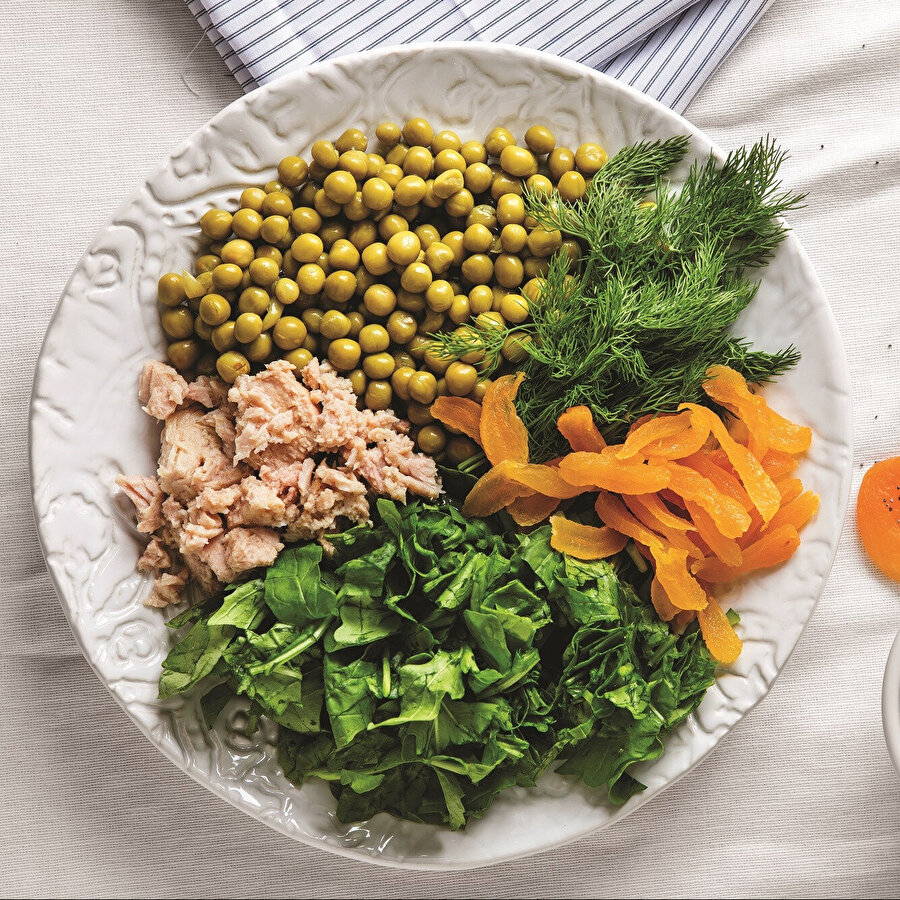 Rokalı Kayısılı Ton Balıklı Salata