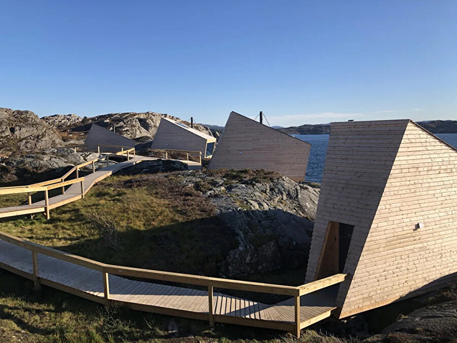 Kabinler, ziyaretçileri Batı Norveç kıyılarının özüne yaklaştırmayı hedefliyor.