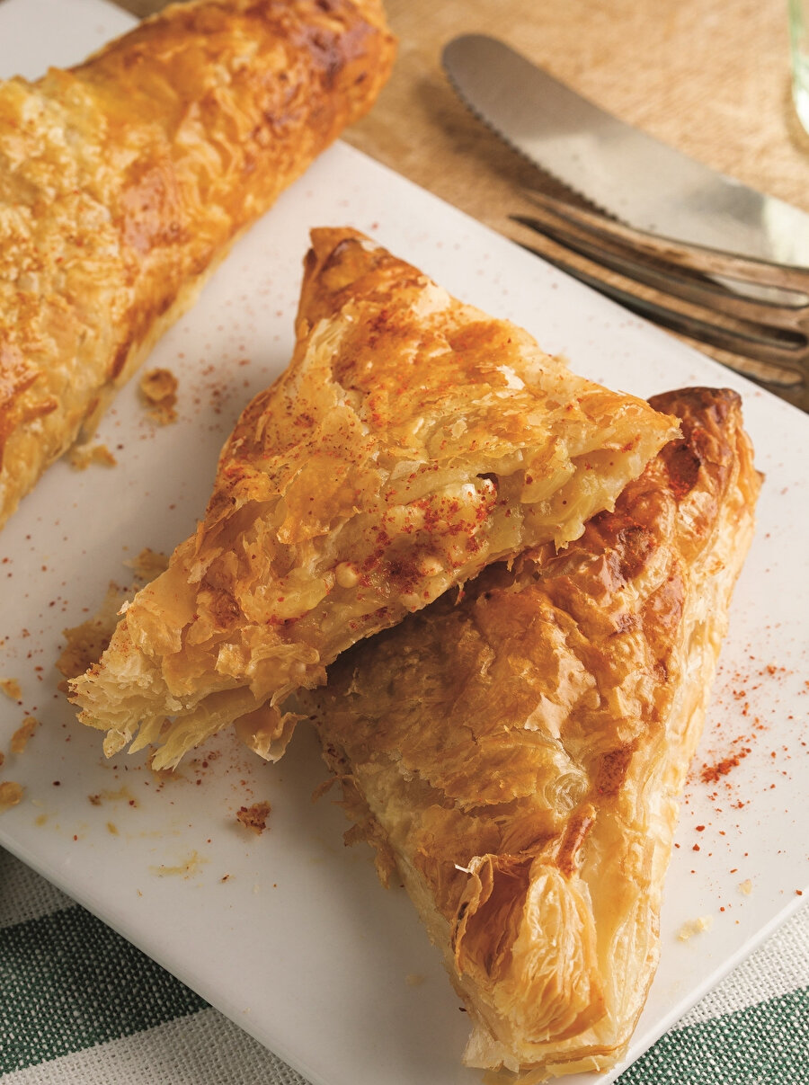 Közlenmiş Patlıcanlı Milföy Börek