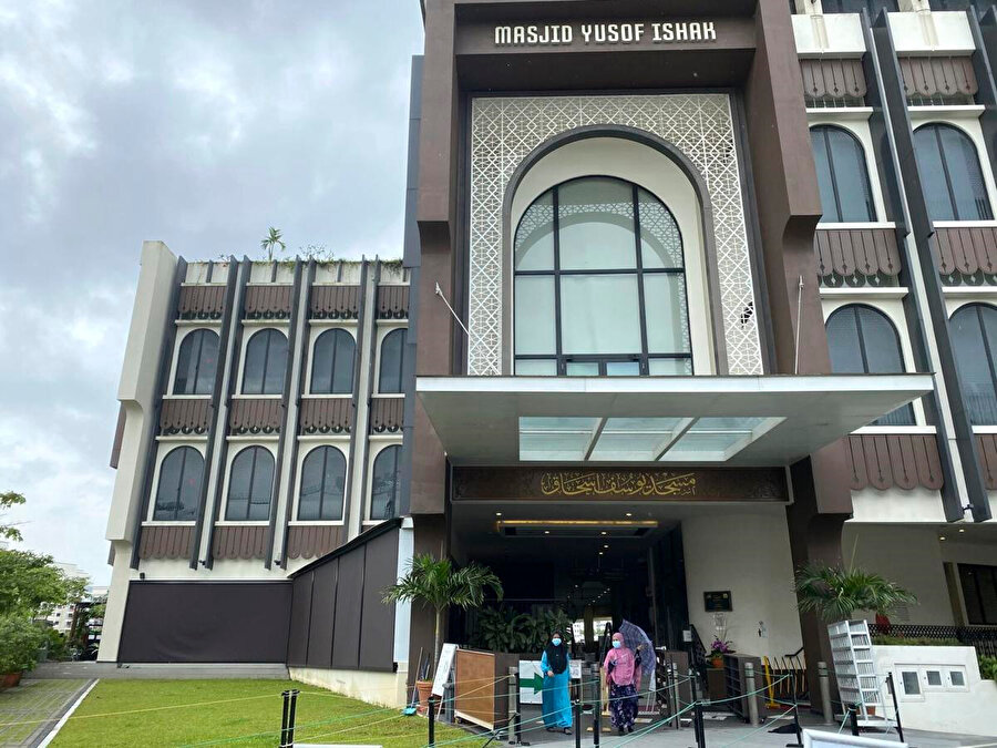 Şüpheli, internette camilerin çevresinin uydu ve sokak fotoğraflarını inceleyerek keşif yaptı.