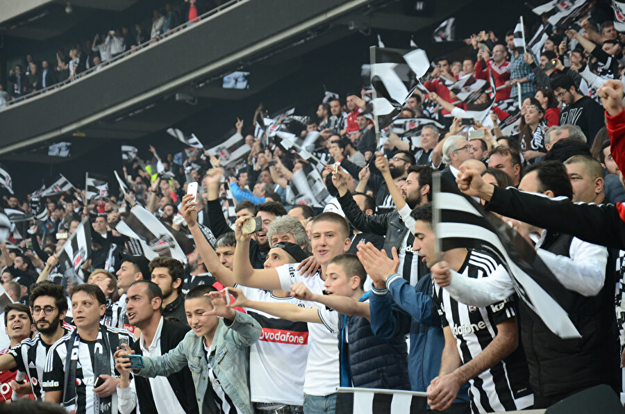 Beşiktaş-Fenerbahçe derbisinin seyircili oynanması gündemde
