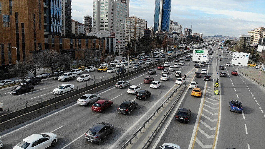 İstanbul'da kısıtlama öncesi trafik yoğunluğu