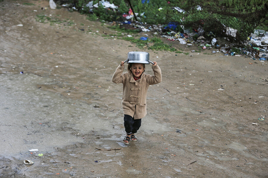 Gazzeli bir çocuğun mutlu olduğunu görmek <3