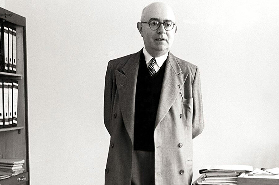 Bugün Adorno soyadıyla tanıdığımız filozofun gerçek soyadı, Wiesengrund’dı.