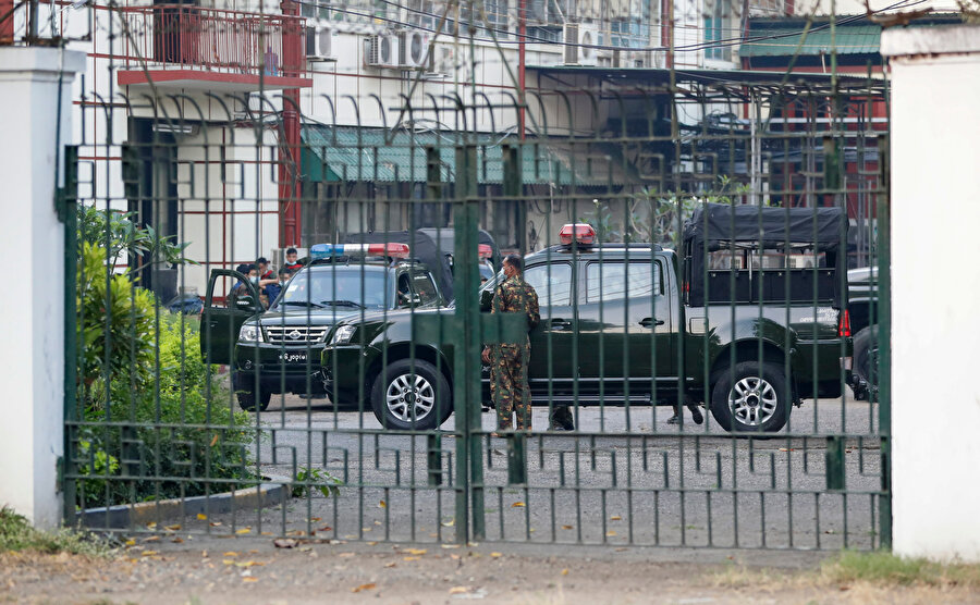 Myanmar'da iktidar partisi, halktan ordunun yönetime el koymasına karşı çıkmasını istedi