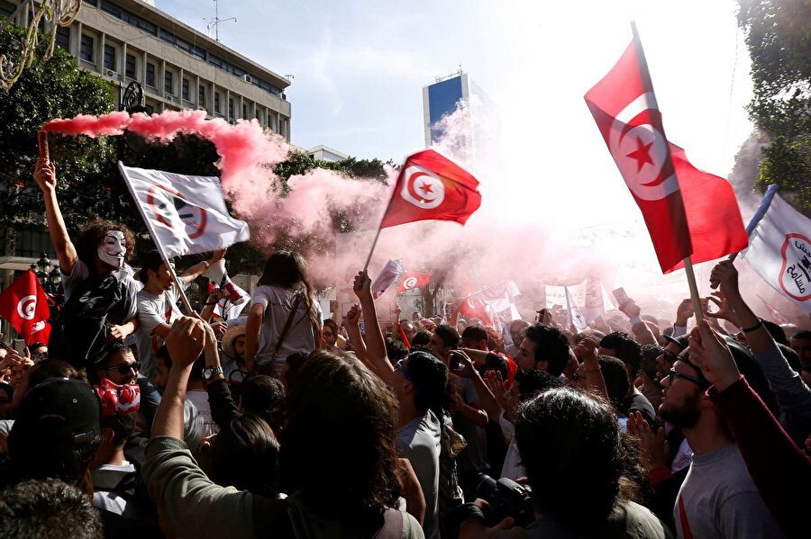 Tunus İstatistik Merkezi'ne göre, ülkedeki işsizlik oranı 2020 yılının ikinci yarısı itibariyle yaklaşık yüzde 18'ler civarında.