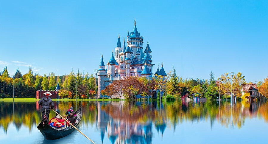 Eskişehir, Türkiye'nin bir ili ve en kalabalık yirmi beşinci şehridir.