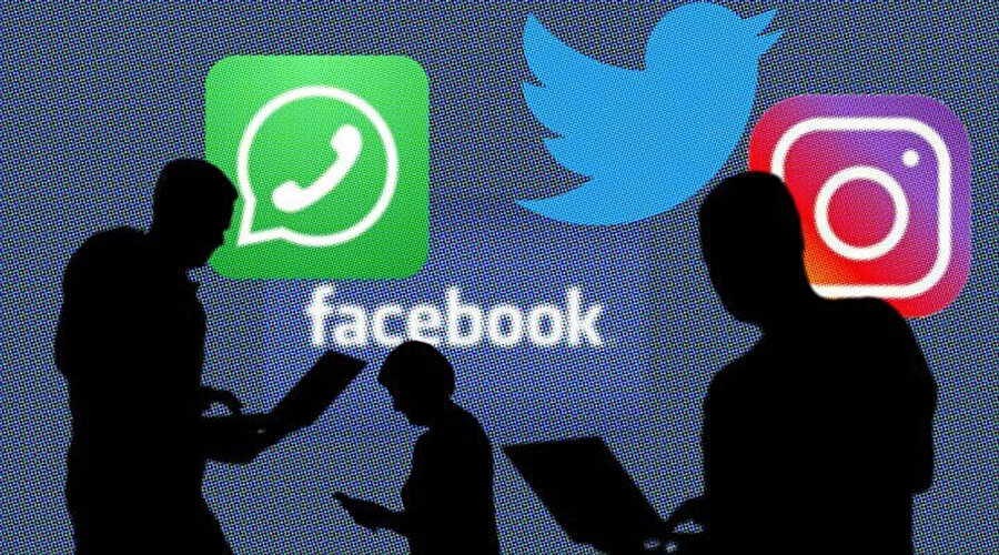 Artık sosyal medyayı açtığımda da sözcüklerin üzerime yıkılacağını filan hissediyorum.