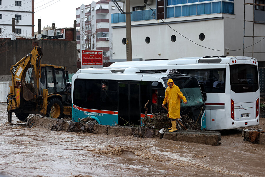 Selin vurduğu İzmir'den görüntüler