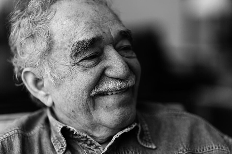  Gabriel García Márquez, Kolombiyalı, tüm Latin Amerika'da Gabo olarak bilinen yazar, romancı, hikâyeci ve oyun yazardır.