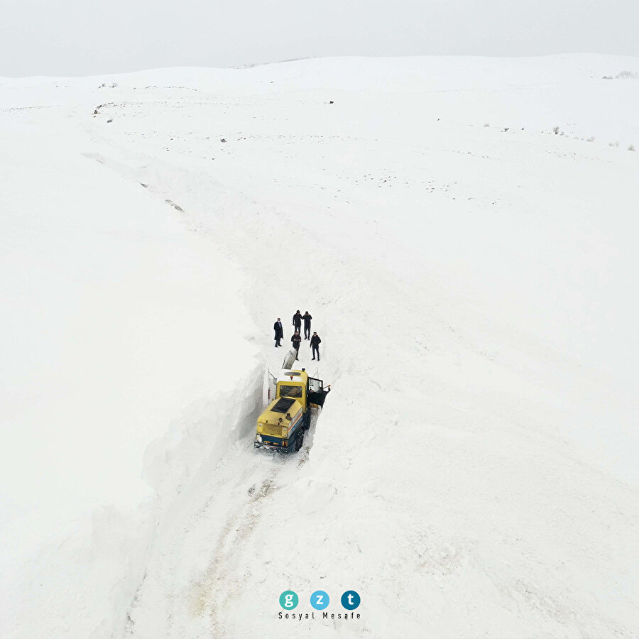 Muş'ta karla mücadele ekipleri, köy yollarını ulaşıma açıyor