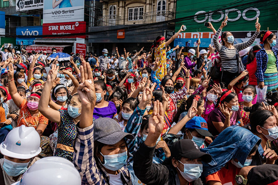 Myanmar'da ordunun 1 Şubat'ta yönetime el koymasının ardından ülkede darbe karşıtı protestolar devam ediyor.