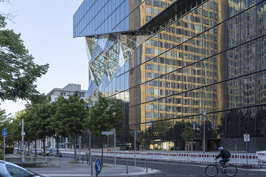 Bina, Zimmerstraße'deki Axel Springer kampüsünün bir parçası.