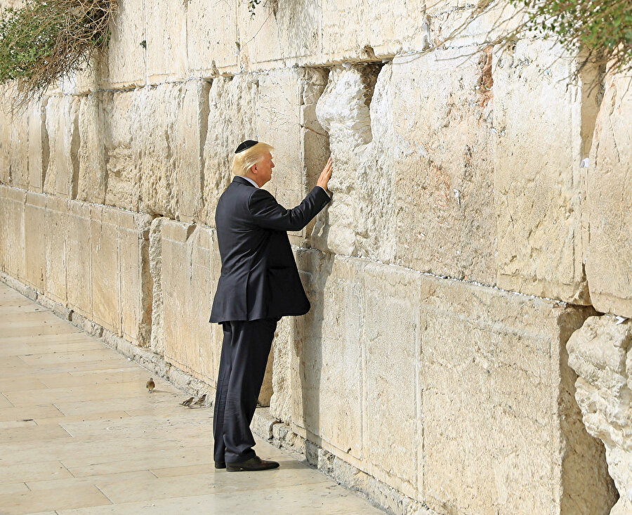 İsrail’in başkenti artık Kudüs’tü ve ABD elçiliği Tel Aviv’den Kudüs’e taşınacaktı.