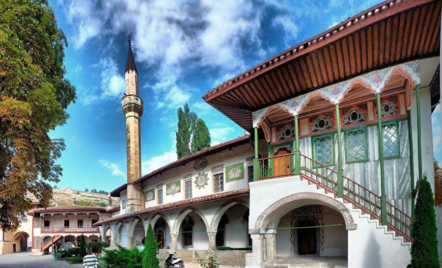 Hansaray'ın iç avlusundan bir görünüm.