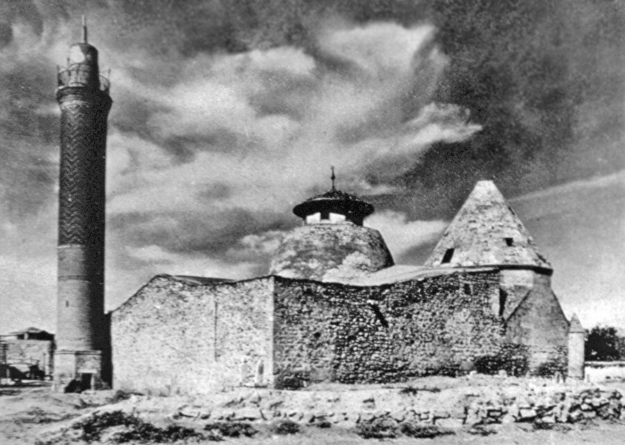 Caca Bey tarafından rasathane ve medrese olarak kurulan Caca Bey Medresesi