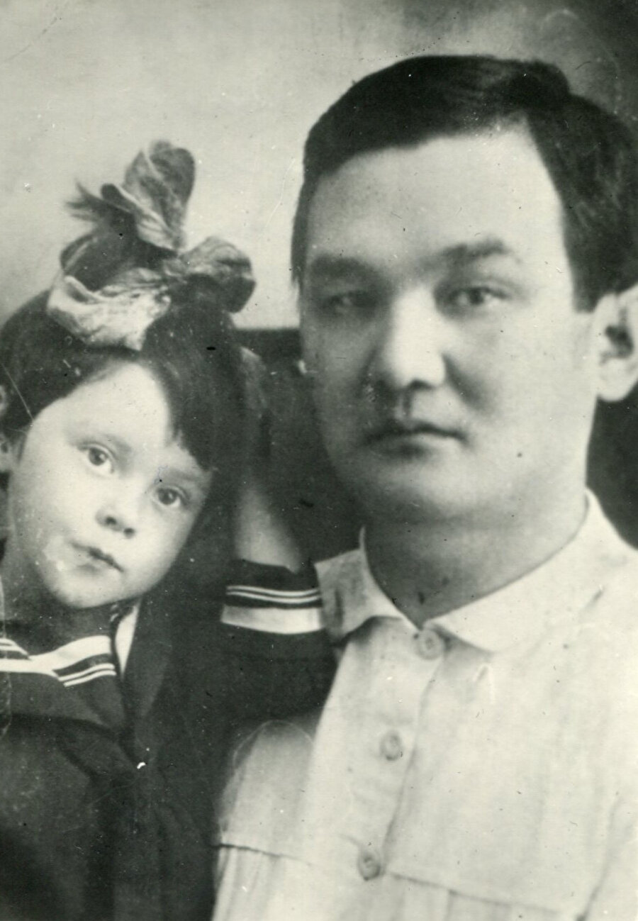 Torekulov, kızı Anel ile birlikte.