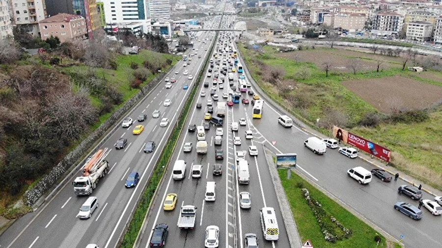 İstanbul'da trafik yoğunluğu başladı