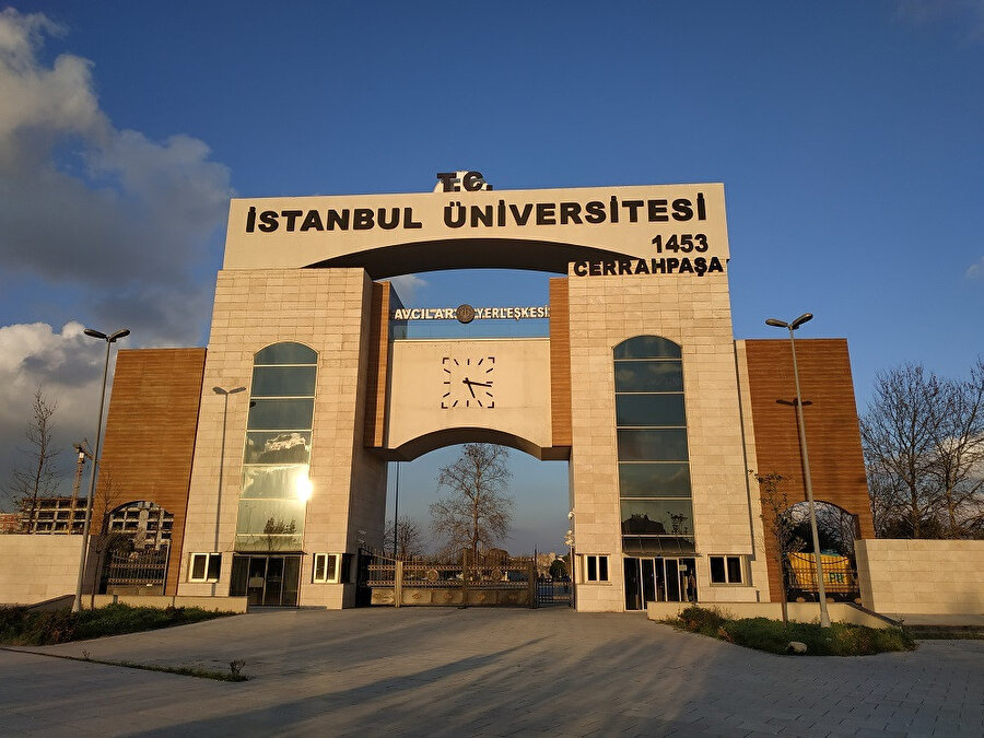 İstanbul Cerrahpaşa Üniversitesi Avcılar Yerleşkesi Girişi.