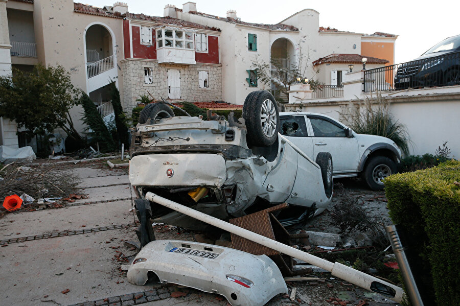 İzmir'de hortum felaketinin bilançosu gün ağarınca ortaya çıktı