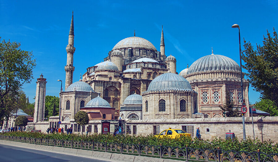 Mimar Sinan’ın çıraklık eserim dediği Şehzade Camii.