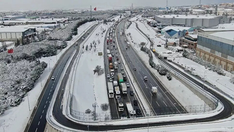 Yoğun trafik havadan görüntülendi