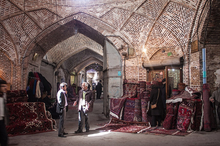  Tebriz İran'ın kuzey batısındaki en büyük şehri, aynı zamanda bir Azeri şehridir.