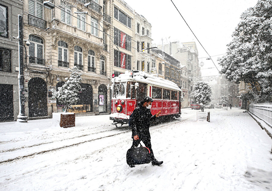 Kar yağışı yeniden İstanbul'da etkisini artırdı