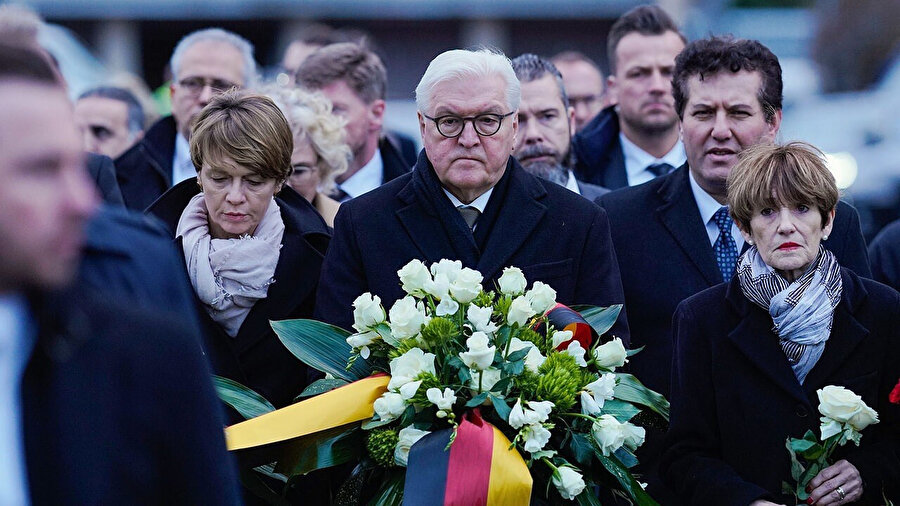 Almanya Cumhurbaşkanı Frank Walter Steinmeier, Hanau'daki ırkçı terör saldırısının 1'inci yılı nedeniyle düzenlenen anma töreninde konuştu.
