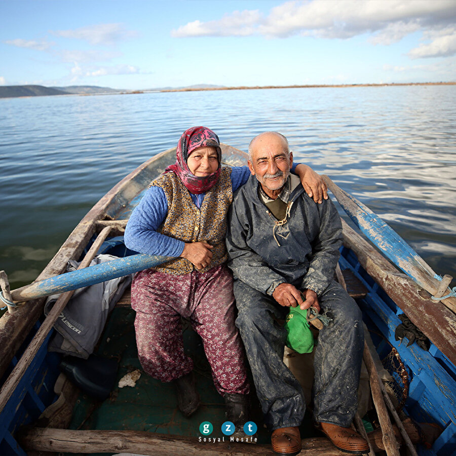 Ekmeklerini balıktan çıkaran Aydınlı çift, 40 yıldır birlikte kürek çekiyor