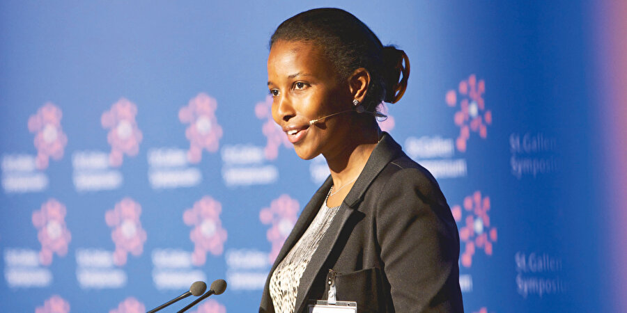 Ayaan Hirsi Ali Hollanda’ya iltica ettikten sonra 14 yıl boyunca kendi hikâyesini bu kurguyla anlattı.