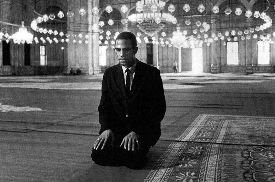 1964’te Nation of Islam ile ilişkisini tamamen kesen Malcolm X, aynı yıl nisanda hacca gitti.