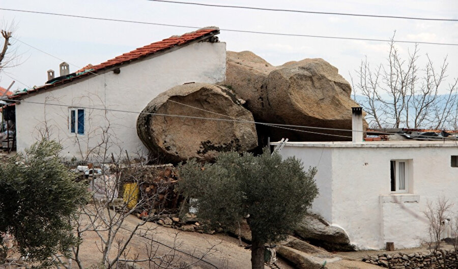 Aydın-Muğla arasında bulunan kayalar hayrete düşürüyor: En genci 15 milyon, en yaşlısı 1 milyar yaşında
