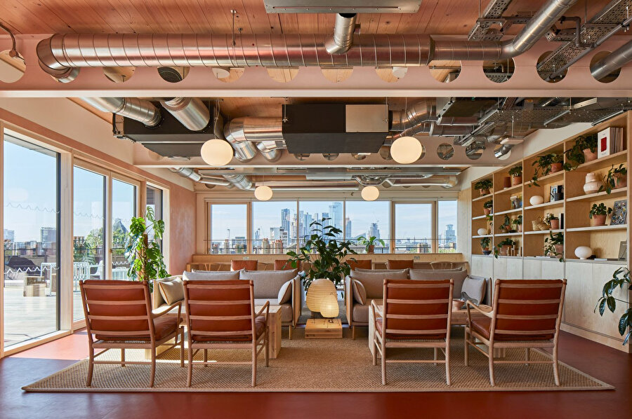 Altı katlı bina, 3.150 m2 ofis alanı içeriyor.